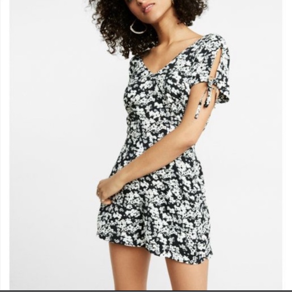 Express Black and White Floral Tie Back Romper Short Sleeve - Picture 1 of 12